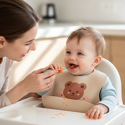 bavoir silicone bebe repas parent enfant cuillere sourire