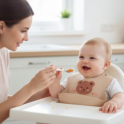 bavoir silicone bebe repas parent enfant cuillere