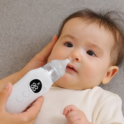 mouche bebe electrique utilisation bebe gros plan main parent